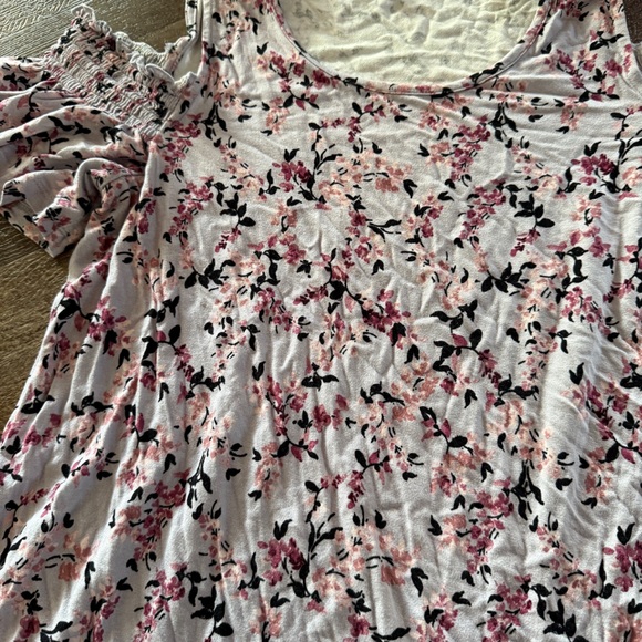 Elle Cold Shoulder Short Sleeve Top - Picture 11 of 12